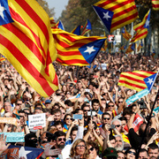Katalonya bağımsızlığın ilanını kutluyor! Sokaklarda coşku...