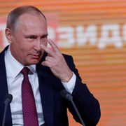 Putin kararını açıkladı! İlgiyi salondaki güzel rakibi çekti...