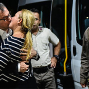 Kadri Gürsel'in eşi Nazire Kalkan Gürsel kimdir öpüşme fotoğrafı tek değil!