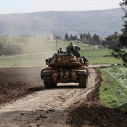 Tanklar yola çıktı! Beşar Esad Afrin'e girerse...