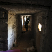 Afrin'de teröristlerin gizlendiği labirent tüneller bulundu