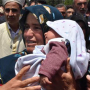 1.5 aylık Mehmet Akif şehit babasını böyle uğurladı...
