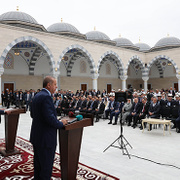 Erdoğan'a Kırgızistan'da büyük ilgi
