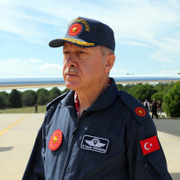 Erdoğan'dan büyük sürpriz! Pilot üniformasıyla alana geldi