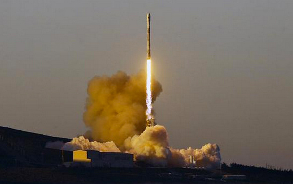 SpaceX kargo kapsülü uzaya fırlatıldı SpaceX kargo kapsülü uzaya fırlatıldı
