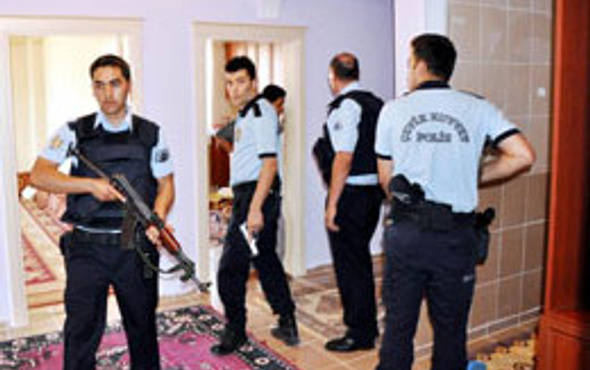 Polis evi değil cephaneliği bastı!