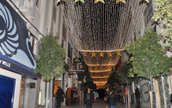 Akin pastacilik malzemeleri̇ bahçeli̇evler/bakirköy/beyli̇kdüzü: kasım 2009 Nişantaşı yılbaşı için hazır