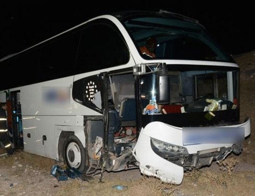  Yolcu otobüsü şarampole yuvarlandı: 19 yaralı