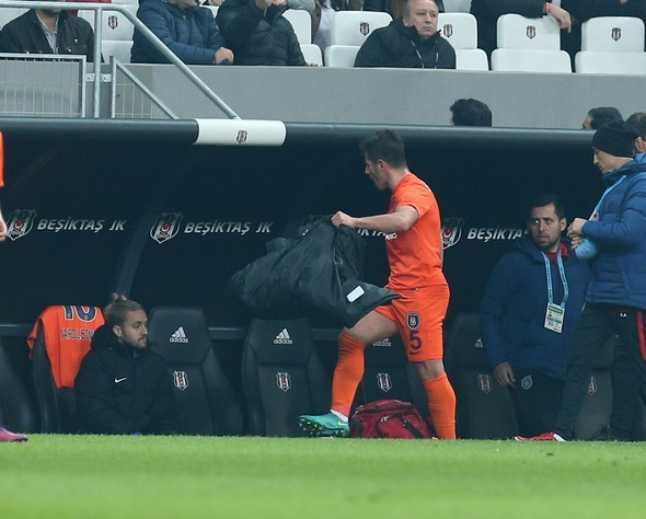 Emre Belözoğlu'ndan ilginç tepki