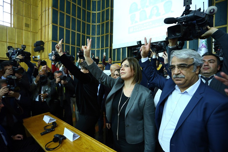 Yabancı büyükelçiler HDP grubuna koştu