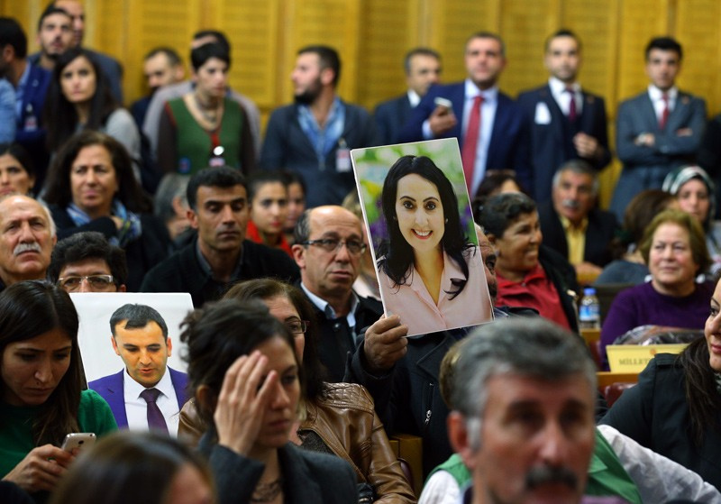 Yabancı büyükelçiler HDP grubuna koştu