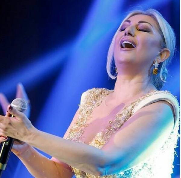 Muazzez Ersoy sevgilisi ile olay yarattı yeni aşkı bakın kim? Sayfa 21 Muazzez Ersoy sevgilisi ile olay yarattı yeni aşkı bakın kim? Sayfa 21