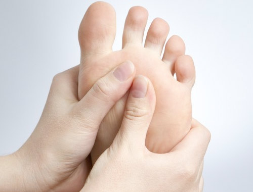 Ayak ve bacakların şişmesi hangi hastalığın belirtileri