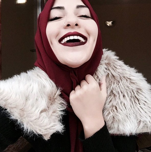 Dövmeli güzel dine döndü! Tesettürlü hali fenomen oldu Sayfa 32