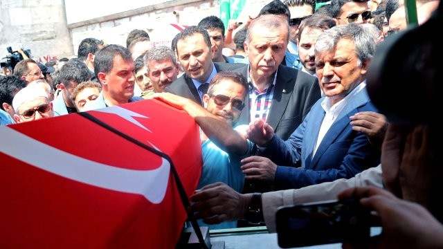 Erol Olçak'ın eşinden ağlatan sözler! Erdoğan'ın gözlerine bakamadım...