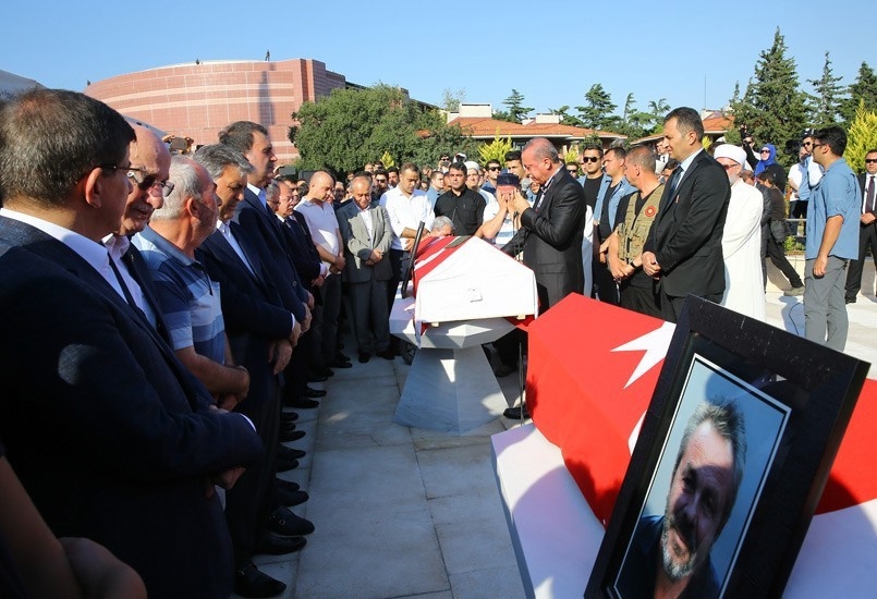 Erol Olçak'ın eşinden ağlatan sözler! Erdoğan'ın gözlerine bakamadım...