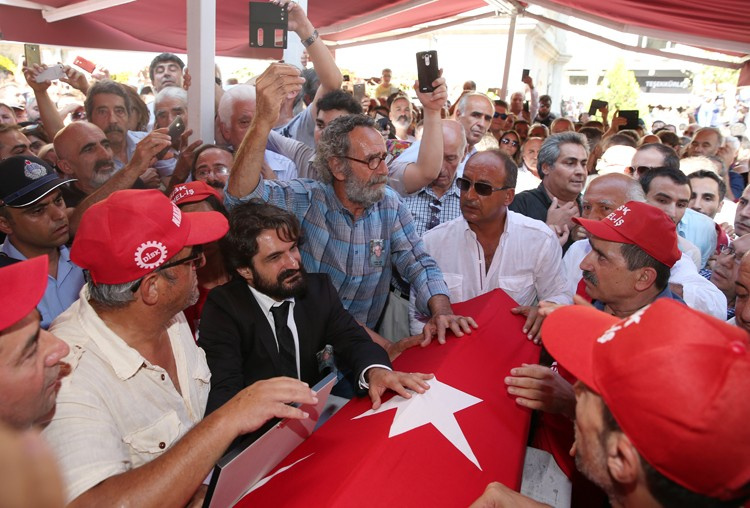 Tarık Akan'ın cenazesine kimler katıldı?