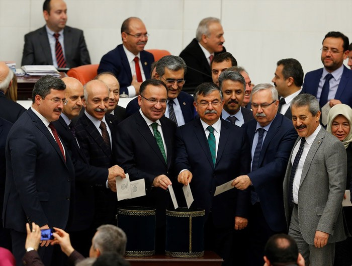 Anayasa değişikliği maddeleri yeni başkanlık yetkileri neler?
