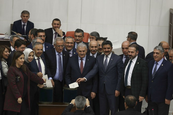 Anayasa değişikliği maddeleri yeni başkanlık yetkileri neler?