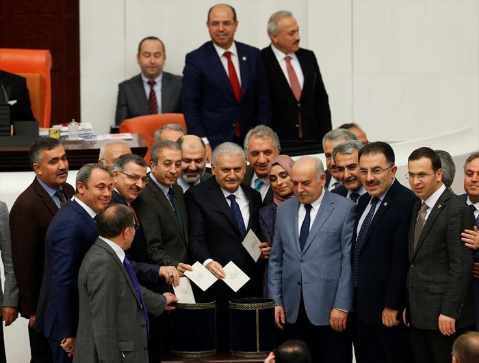 Anayasa değişikliği maddeleri yeni başkanlık yetkileri neler?