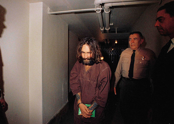 Dünyanın en ünlü seri katili Charles Manson öldü 