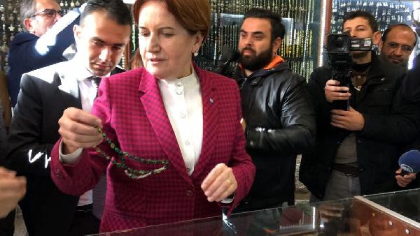 Meral Akşener, Mardin´de tespih ve gümüş küpe satın aldı