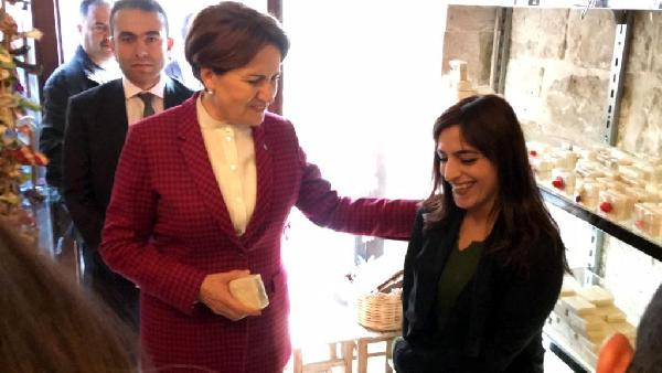 Meral Akşener, Mardin´de tespih ve gümüş küpe satın aldı