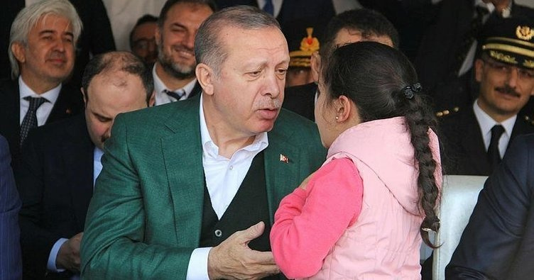 Erdoğan'a sarılan minik Göksu'nun hayatı yürek burktu