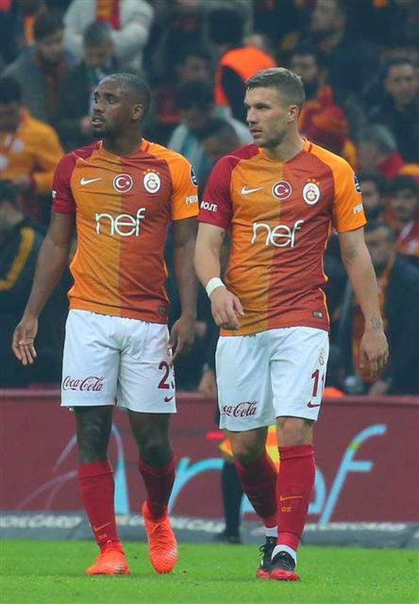 Galatasaray - Beşiktaş derbisinde skandal görüntü!