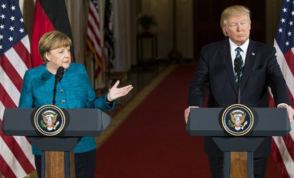 Merkel'in zor anları Trump tweet atmak zorunda kaldı!