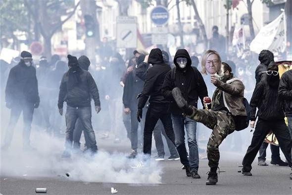 Paris sokaklarında 1 Mayıs gerginliği