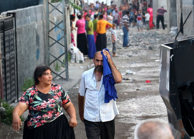 İki aile birbirine girdi: Ortalık savaş alanına döndü!