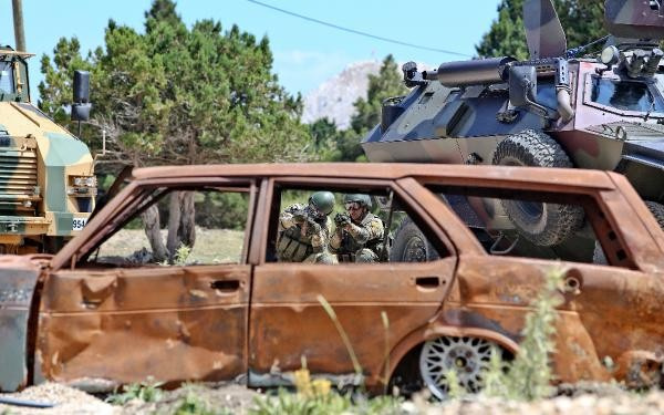 Komandoların aldığı eğitime bakın hendek operasyonuna hazırlanıyorlar