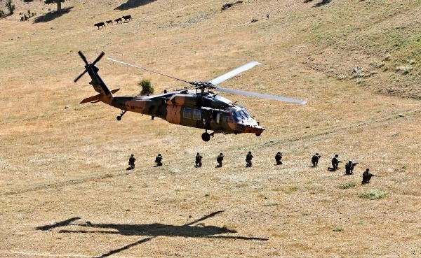 Komandoların aldığı eğitime bakın hendek operasyonuna hazırlanıyorlar