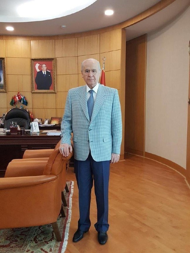 Devlet Bahçeli'ye Ahmet Hakan'dan yeni giyim tarzı karnesi