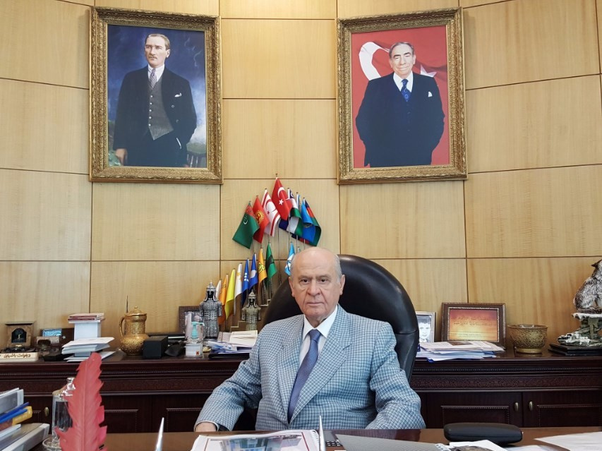 Devlet Bahçeli'ye Ahmet Hakan'dan yeni giyim tarzı karnesi