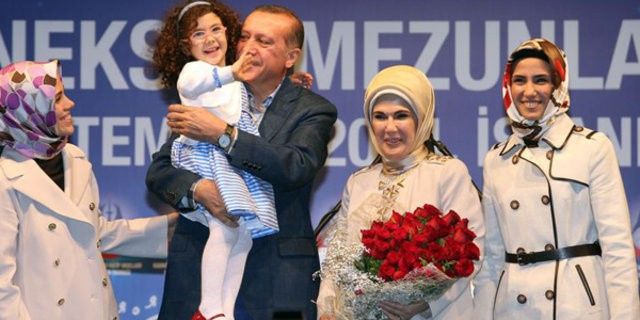 Sümeyye Erdoğan anne oldu bebeğinin cinsiyeti ne adını ne koydu