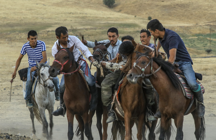 Kırgızlar'ın düğün şöleni Erciş'te yaşatılıyor