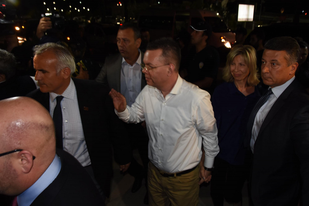 Papaz Rahip Brunson Türkiye'den ayrıldı!