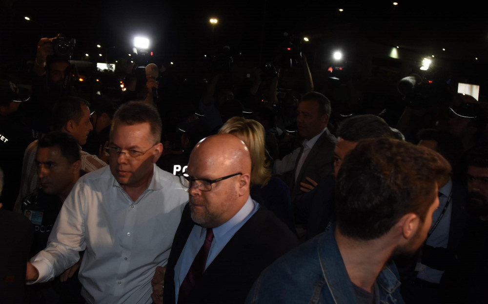 Papaz Rahip Brunson Türkiye'den ayrıldı!