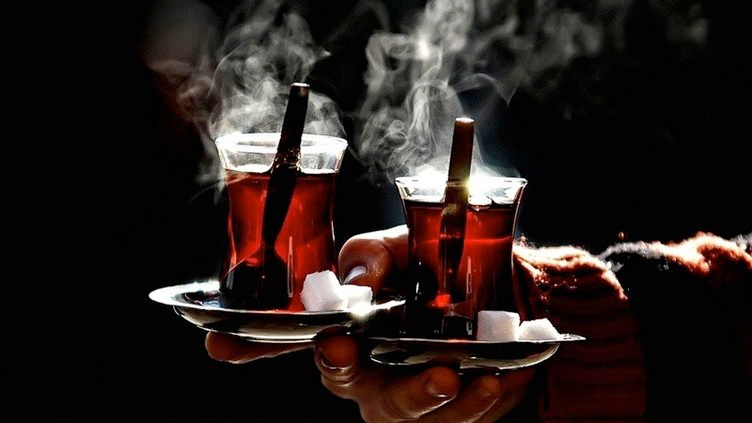 Çay demleme şampiyonu doğru bilinen yanlışı açıkladı