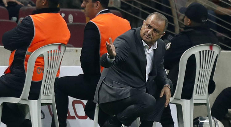 Aslan sakata geldi Terim isyan etti! 