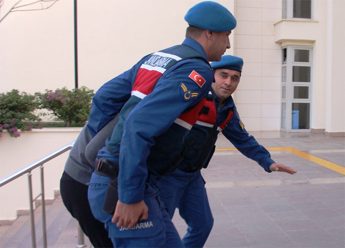 Gözaltına alınan Murat Başoğlu perişan halde burnuna ne oldu şok görüntüleri