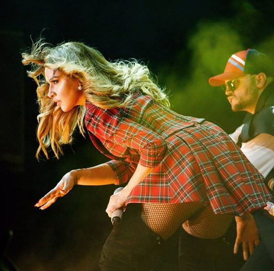 Ailesinden sonra bir darbe daha! Hadise’ye kraliyet golü