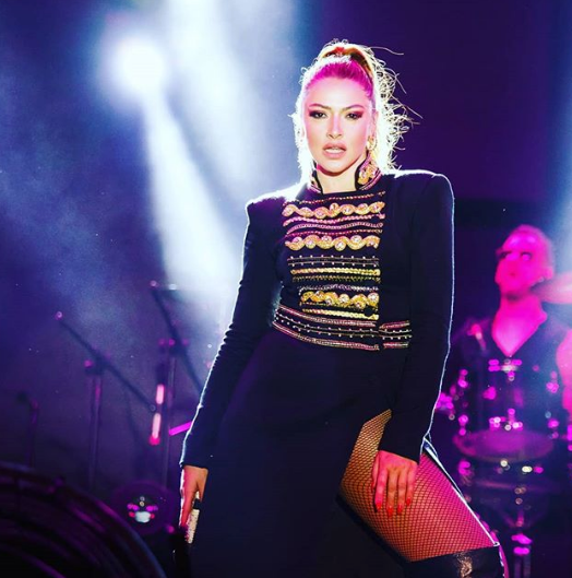 Ailesinden sonra bir darbe daha! Hadise’ye kraliyet golü