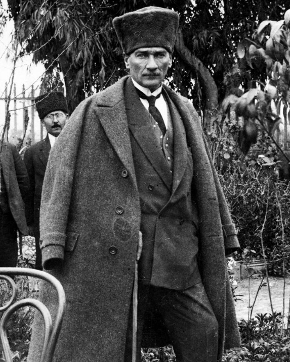 Atatürk'ü böyle uğurladılar! 7'den 70'e herkes yasa boğuldu