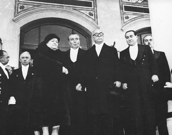 Atatürk'ü böyle uğurladılar! 7'den 70'e herkes yasa boğuldu
