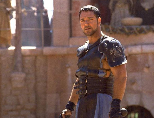 Russell Crowe'a ne olmuş öyle yoldan geçenler tanıyamadı