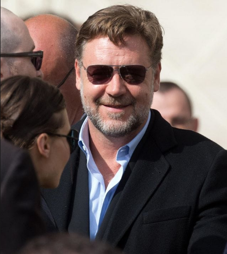 Russell Crowe'a ne olmuş öyle yoldan geçenler tanıyamadı