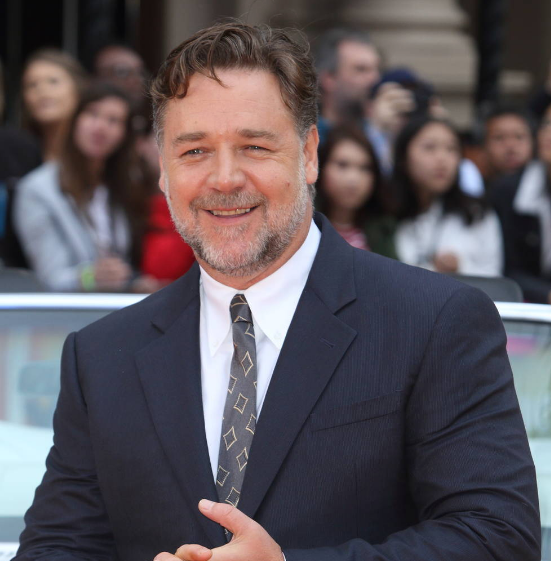 Russell Crowe'a ne olmuş öyle yoldan geçenler tanıyamadı